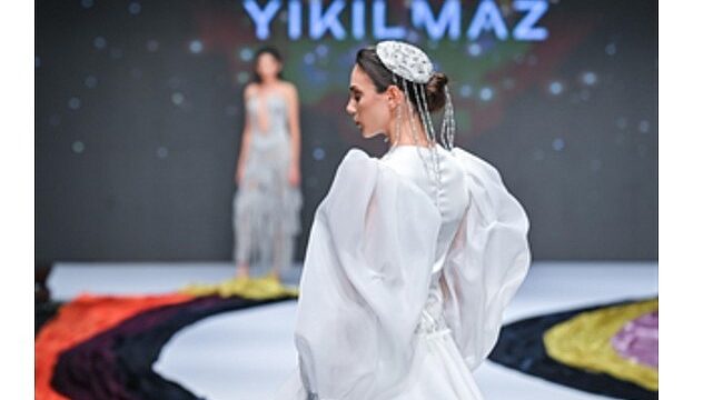 IF Wedding Fashion İzmir’de “Sessiz Asalet” podyuma taşındı