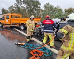 İtfaiye ekiplerinden zincirleme trafik kazasına hızlı müdahale