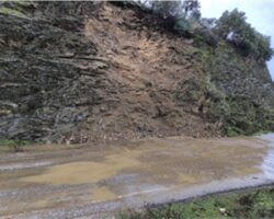 İzmir Büyükşehir Belediyesi ekiplerinden altyapı alanlarında hızlı müdahale