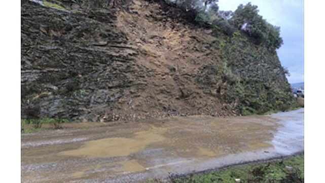 İzmir Büyükşehir Belediyesi ekiplerinden altyapı alanlarında hızlı müdahale