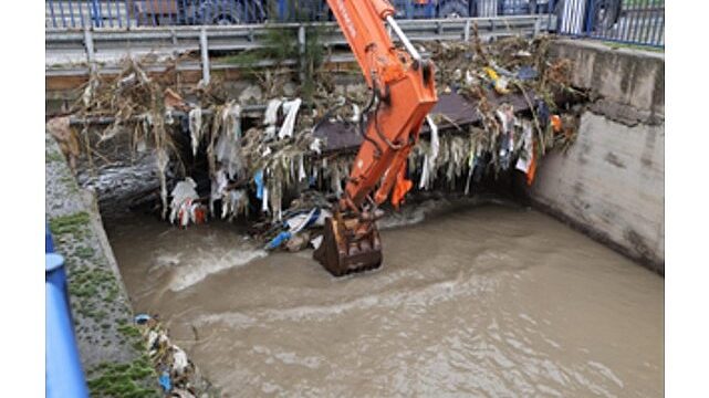 İzmir’de kuvvetli yağış alarmı: 1310 personel, 342 araç ve 200 pompa ile sahada