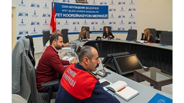 İzmir’de yağış sonrası hasar tespit ve müdahale çalışmaları devam ediyor