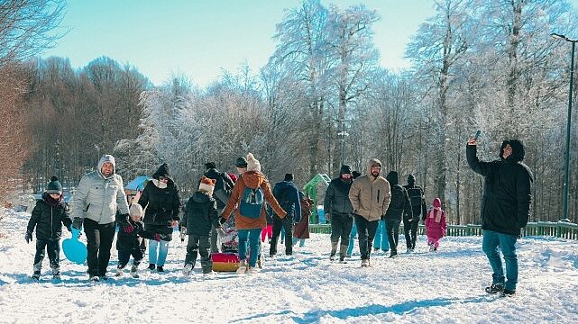 Kuzuyayla’da kar keyfi kış masalına dönüştü