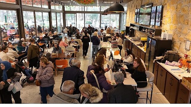 Menemenliler Aynısefa’yı çok sevdi