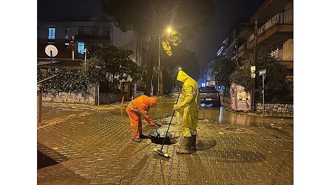 Milas Belediyesi Ekipleri Gece Boyunca Alandaydı
