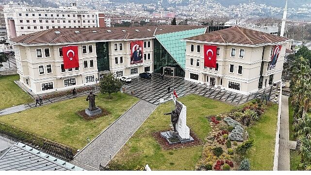 Osmangazi Belediyesi Binalarını Türk Bayraklarıyla Donattı