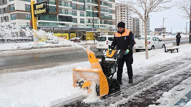 Sivas’ta Son 20 Yılın En Yoğun Karına Karşı Belediye 7/24 Sahada