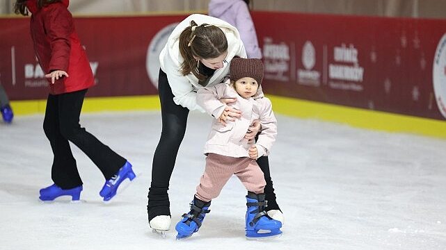Yarıyıl Tatilinin Gözdesi: Bakırköy Belediyesi Buz Pisti