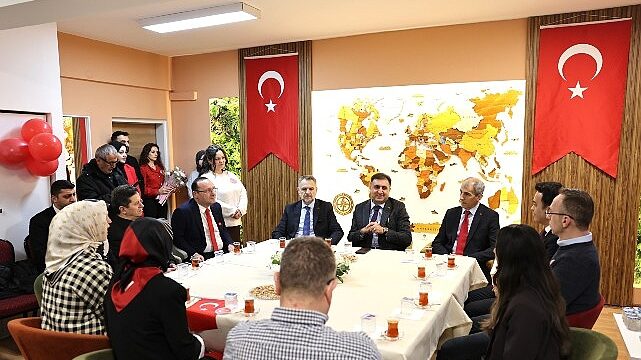 Bayrampaşa’da ikinci dönem bayrak sevgisiyle başladı