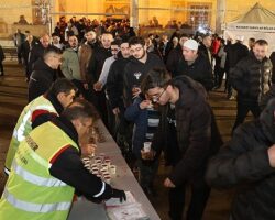 Berat Gecesi’nde Kandil Simidi ve Şerbet Dağıtıldı