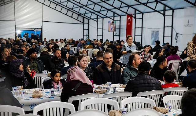Bergama’da Yıllar Sonra Bir İlk: Cumhuriyet Meydanı’nda Ramazan Boyunca İftar Sofrası