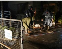 Çeşme’de şiddetli yağışa karşı kesintisiz mücadele