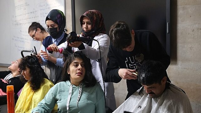 Güvenli, Çağdaş ve Sıcak bir Pencereden Yansıyanlar