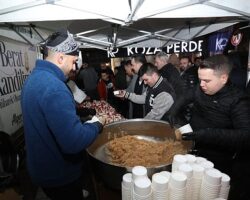 İnegöl Belediyesi’nin Kandil Geleneği Lazlar Camii’nde Devam Etti