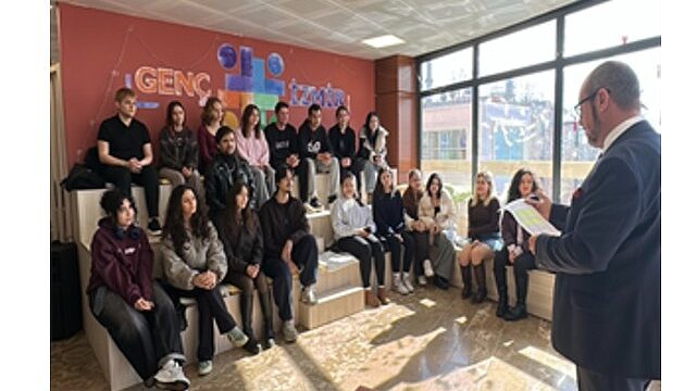 İzmir Büyükşehir Belediyesi gençlerin sanat yolculuğunu destekliyor