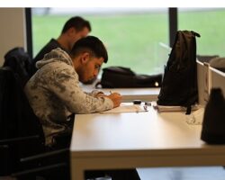 Kartepe Kent Kütüphanesi Yarıyıl Tatilinde Gençlerin Akınına Uğradı