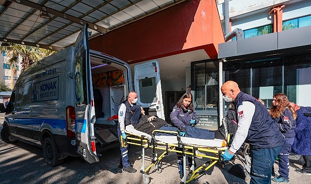 Konak’ın hasta nakil hizmeti yüzleri güldürüyor