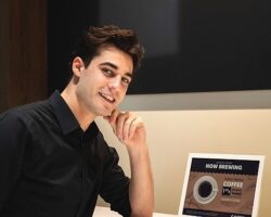 Samsung Biyo-Reçine ile üretilen   ilk 13 inç’lik Renkli E-paper ekranını tanıttı