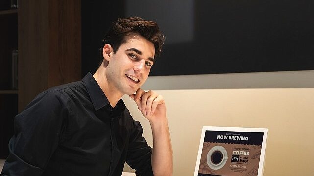 Samsung Biyo-Reçine ile üretilen   ilk 13 inç’lik Renkli E-paper ekranını tanıttı