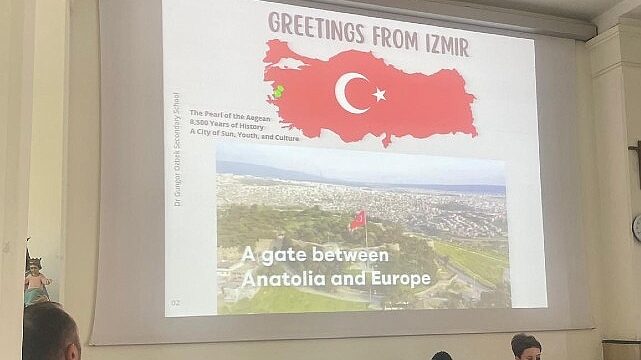 23 Nisan Coşkusu Avrupa’ya Taştı: İzmirli Öğrencilerden Anlamlı Kutlama