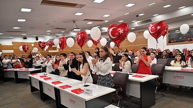 23 Nisan ruhu Bornova’da çocukların sesiyle yükseldi