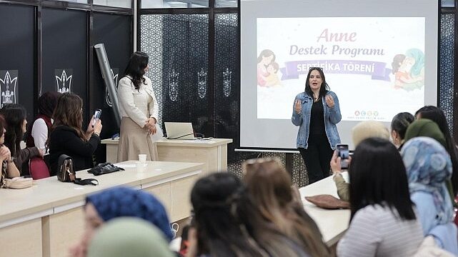 Anne Destek Programı mezunları sertifikalarını Başkan Mutlu’dan aldı