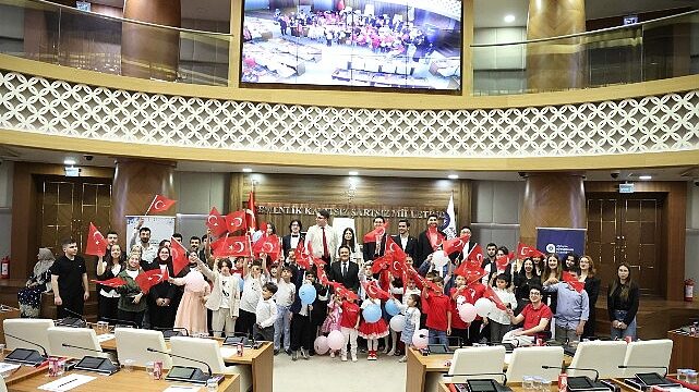 Antalya Büyükşehir Meclisi’nde koltuklar çocuklarda