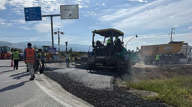 Aydın Büyükşehir Belediyesi Yol Yapım ve Yenileme Çalışmalarına Devam Ediyor