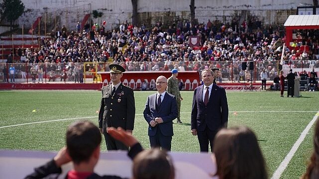 Ayvalık’ta 23 Nisan Coşkusu