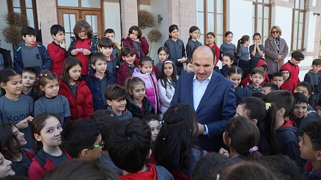 Başkan Altay Taş Bina’yı Ziyaret Eden Öğrencilerle Buluştu
