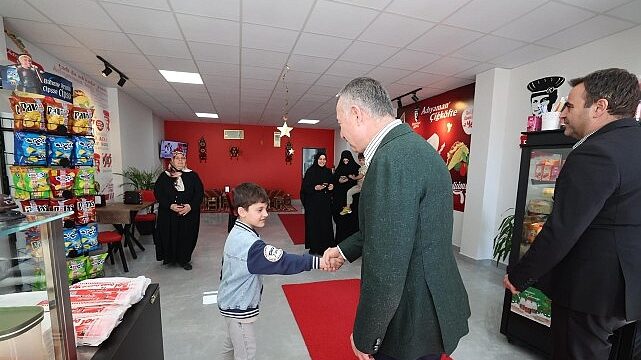 Başkan Büyükakın esnafları yalnız bırakmıyor