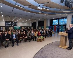 Başkan Büyükakın şairler ile Şiir Akşamı’nda buluştu;  “Kocaeli’yi kültürden sanattan ayrı düşünemeyiz”