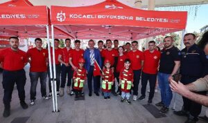 Başkan Büyükakın’a çocuklardan sevgi seli