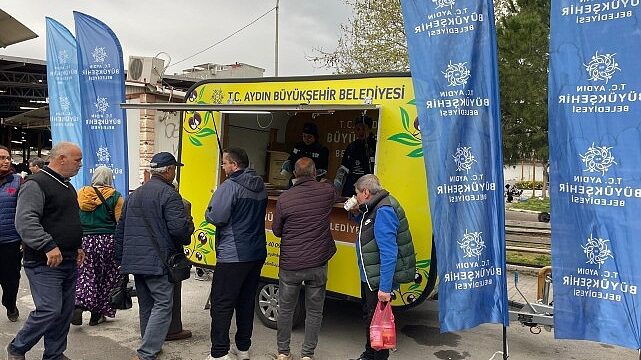 Başkan Çerçioğlu Vatandaşların ve Pazarcı Esnaflarının Yanında Olmaya Devam Ediyor