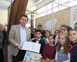 Başkan Erkan Aydın Bursa 23. Kitap Fuarı’nda Çocuk Yazarlarla Buluştu