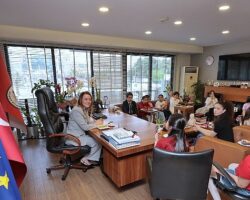 Başkan Mutlu makamını çocuklara devretti