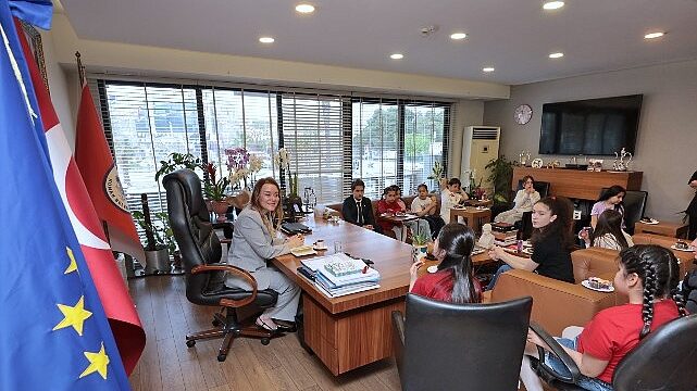 Başkan Mutlu makamını çocuklara devretti