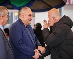 Başkan Özarslan Semt Pazarında Esnaf ve Vatandaşla Buluştu