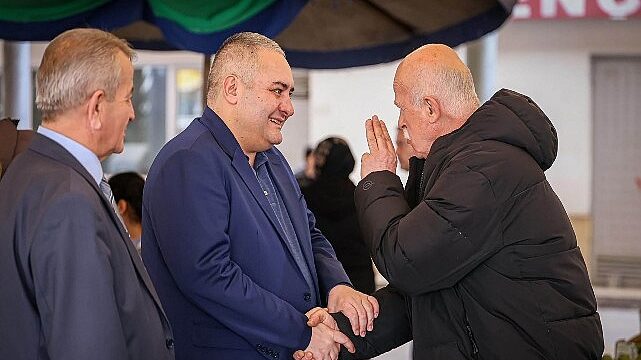 Başkan Özarslan Semt Pazarında Esnaf ve Vatandaşla Buluştu