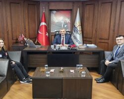Başkan Sezer Şampiyon Milli yüzücü Gökalp’i Tebrik Etti
