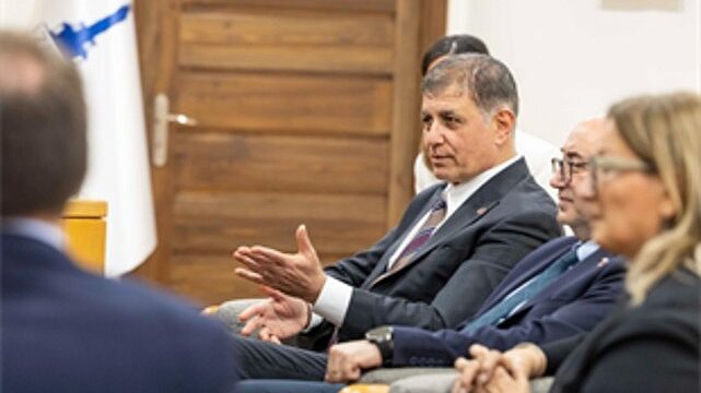 Başkan Tugay Büyükelçi Dumont ve Fransız heyetini konuk etti