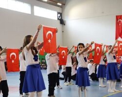 Bayındır’da 23 Nisan Coşkusu: Geleceğin Başkanları Makamı Devraldı