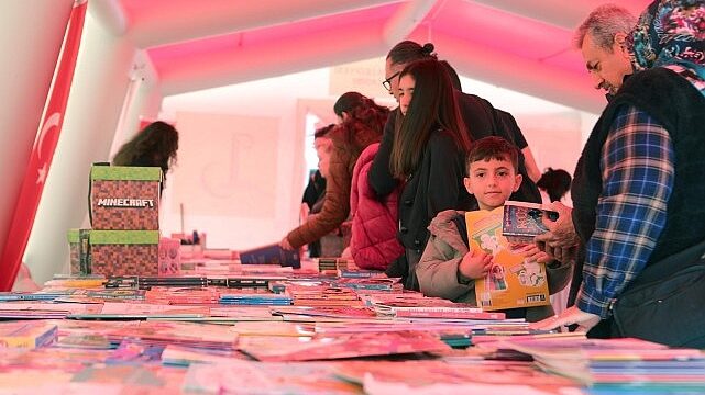 Bayraklı’da Çocuk Kitap Şenliği Yoğun İlgi Gördü