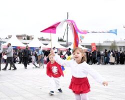 Bir meydan dolusu mutluluk