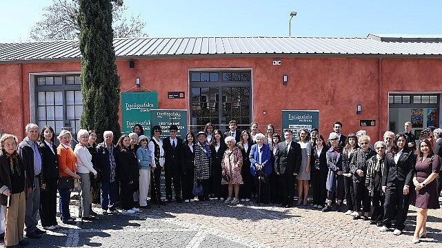 “Bir Tuval İki Nesil” resim sergisi Urladam’da ziyarete açıldı