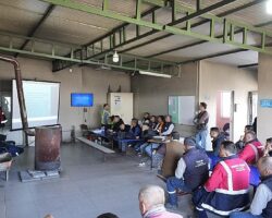 Burhaniye Belediyesi Fen İşleri personeline İş Sağlığı ve Güvenliği eğitimi verildi