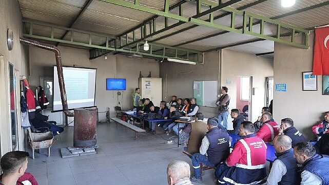 Burhaniye Belediyesi Fen İşleri personeline İş Sağlığı ve Güvenliği eğitimi verildi