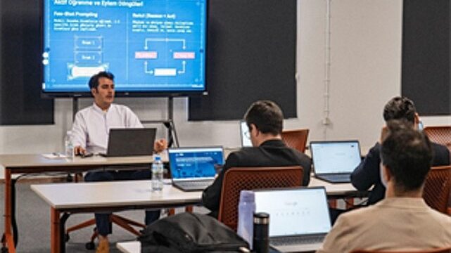 Büyükşehir’den yöneticilere yapay zeka ile dijital dönüşüm eğitimi