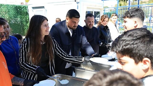 Çeşme Belediyesinden okullara sosyal alan desteği