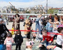 Çocuklar gülsün, bu neşe sürsün